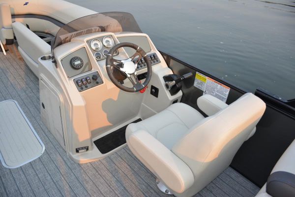 Starcraft Pontoon EXS 5 steering wheel, captains chair