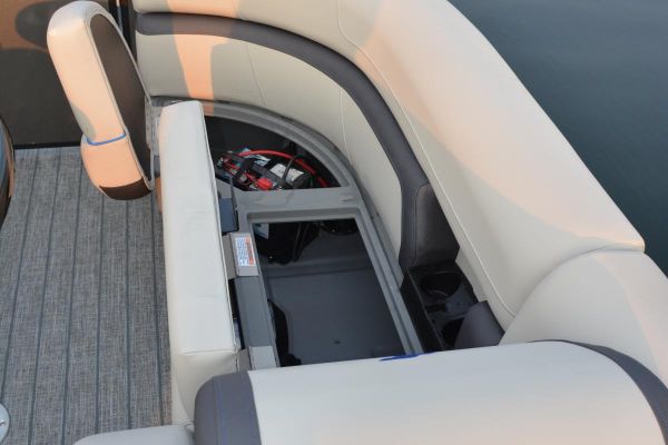 Starcraft Pontoon EXS 5 open seat storage