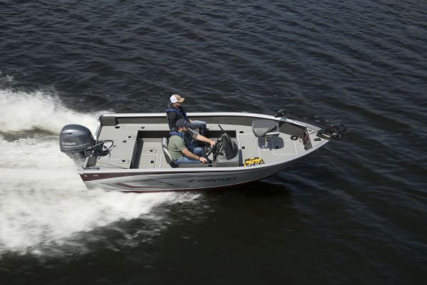 Starcraft Stealth 166 SC on the water
