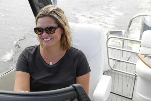 Starcraft Pontoon SX 25 DC woman enjoying a boat ride